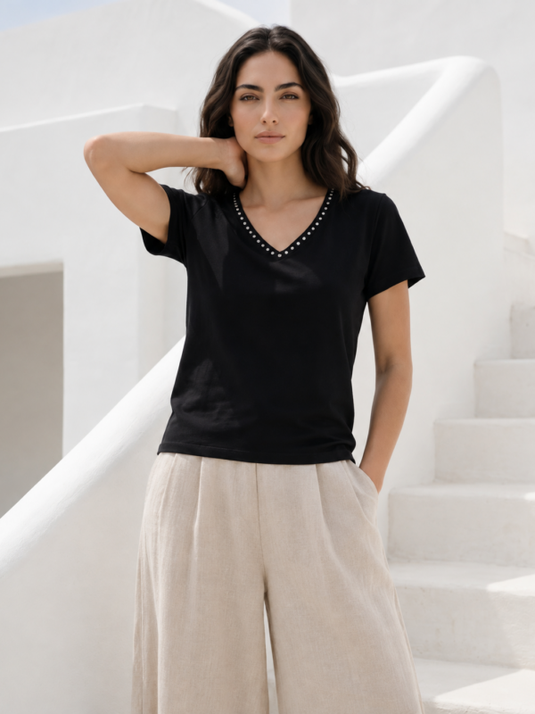 Remera Tachas vista de espalda