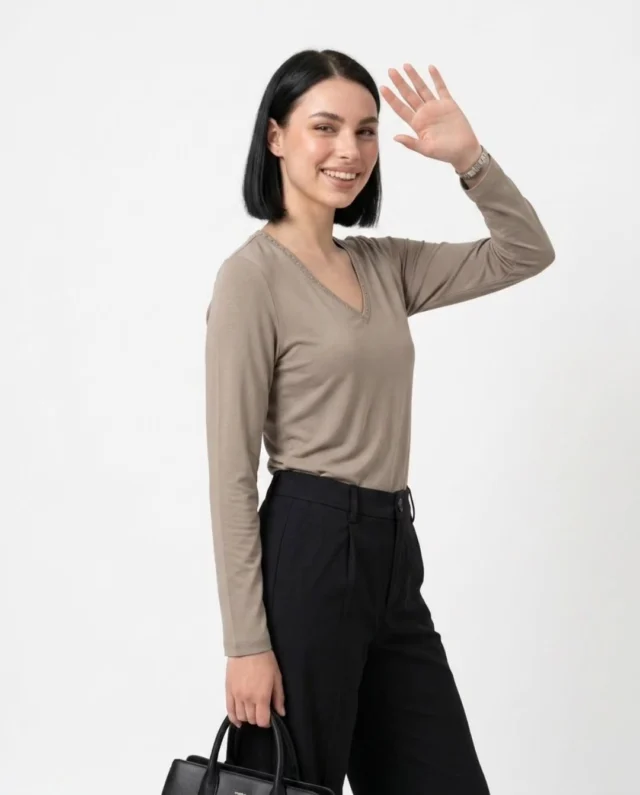 🤍 EL BÁSICO QUE NUNCA FALLA

Hay prendas que combinan con todo y se convierten en tus favoritas desde el primer uso. ✨

La Remera Natacha es ese infaltable que te acompaña todos los días: cómoda, versátil y perfecta para crear looks que se adaptan a cada plan. Combinala con tus palazzos, jeans o la prenda que más te represente y disfrutá de sentirte cómoda sin dejar de lado el estilo.

En Celavie encontrás prendas pensadas para acompañarte en cada momento, con una amplia variedad de colores y diseños para que siempre encuentres tu favorito. 💕

�Disponible para venta mayorista. 📦
📲 Consultanos por stock, colores y catálogo completo.

🛍️ www.celavie.com.ar
📍Cuenca 544, CABA

#Celavie #ComodidadConEstilo #avellaneda #avellanedamujer #invierno2026 ventamayorista